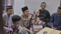 AKBP Arif Fazlurrahman, secara langsung memberikan layanan trauma healing kepada keluarga korban.