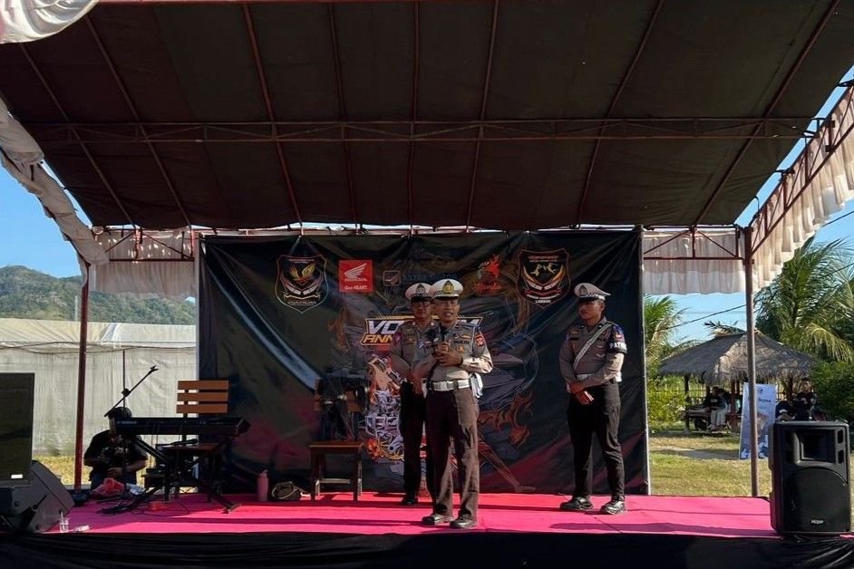 Satlantas Lombok Barat dan VOCLOM Gelar Edukasi Safety Riding di Gerung