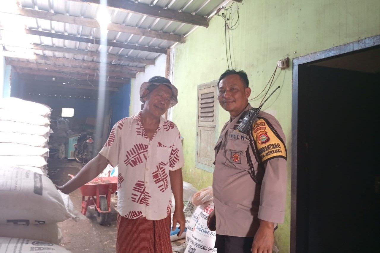 Jaga Ketahanan Pangan, Polisi Pantau Pupuk di Merembu Barat