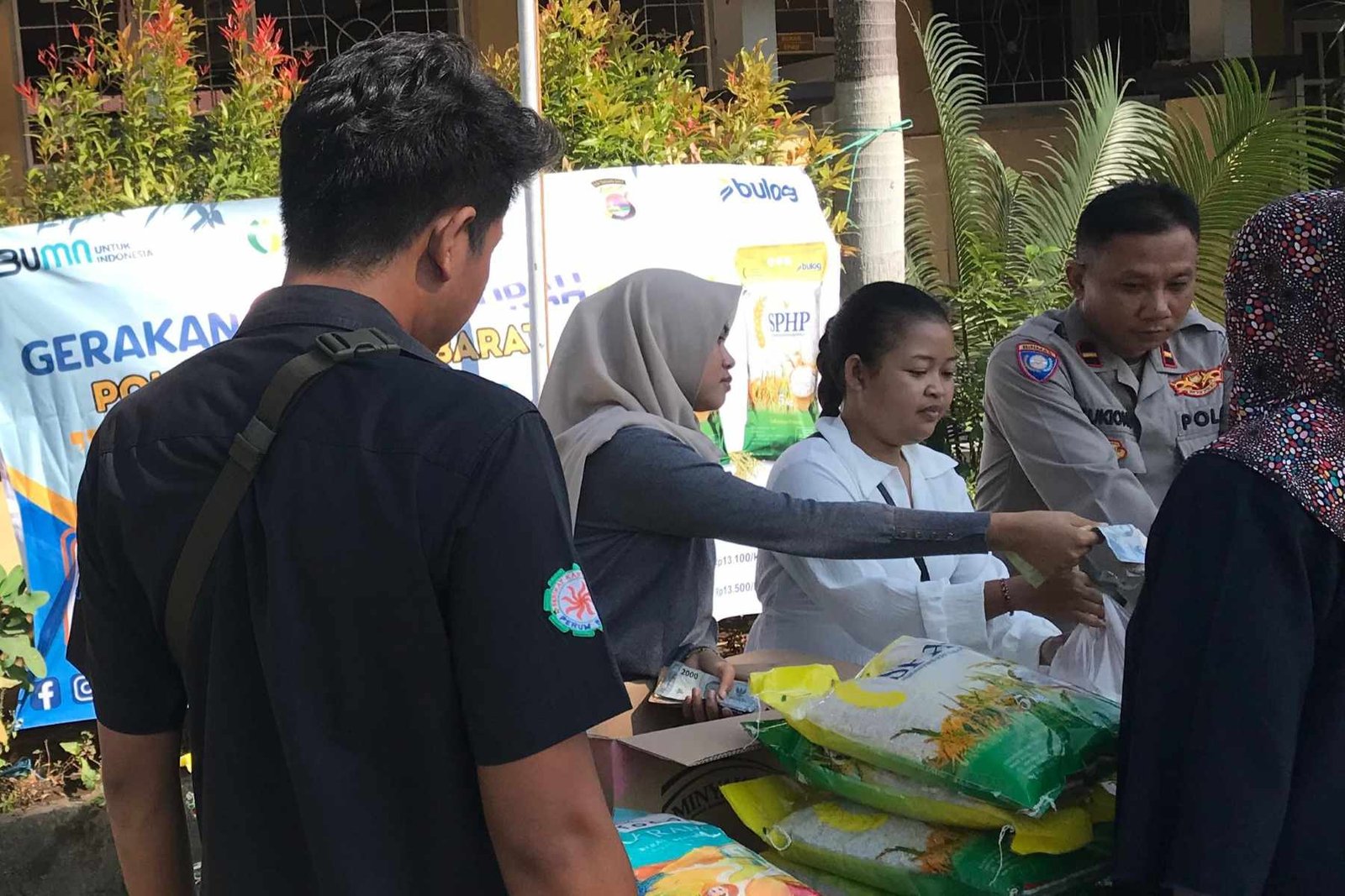 Bulog NTB dan Polres Lombok Barat Pastikan Ketersediaan Pangan Murah di Kediri