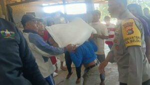 Dukung Ketahanan Pangan, Polsek Gerung Awasi Penyaluran 4,5 Ton Jagung