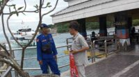 WhatsApp Image 2025-12-06 at 11.00.58_443452eb Polairud Lombok Barat Pastikan Sitkamtibmas Pesisir Senggigi Kondusif